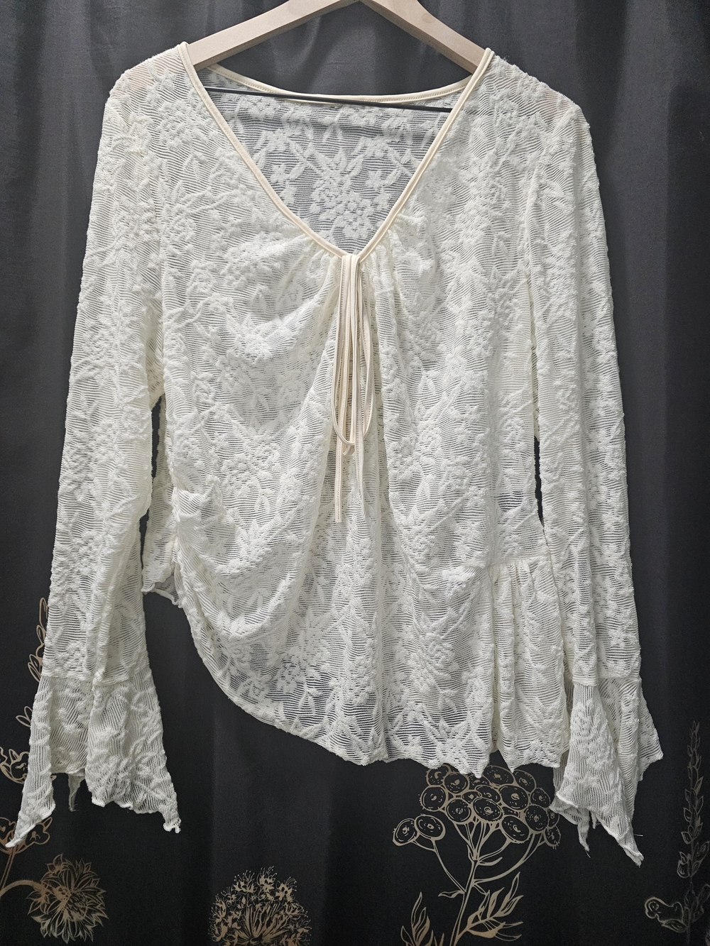 SHEIN Curve Ivory Lace Tie-Front Long Sleeve Blouse. Size 2XL
